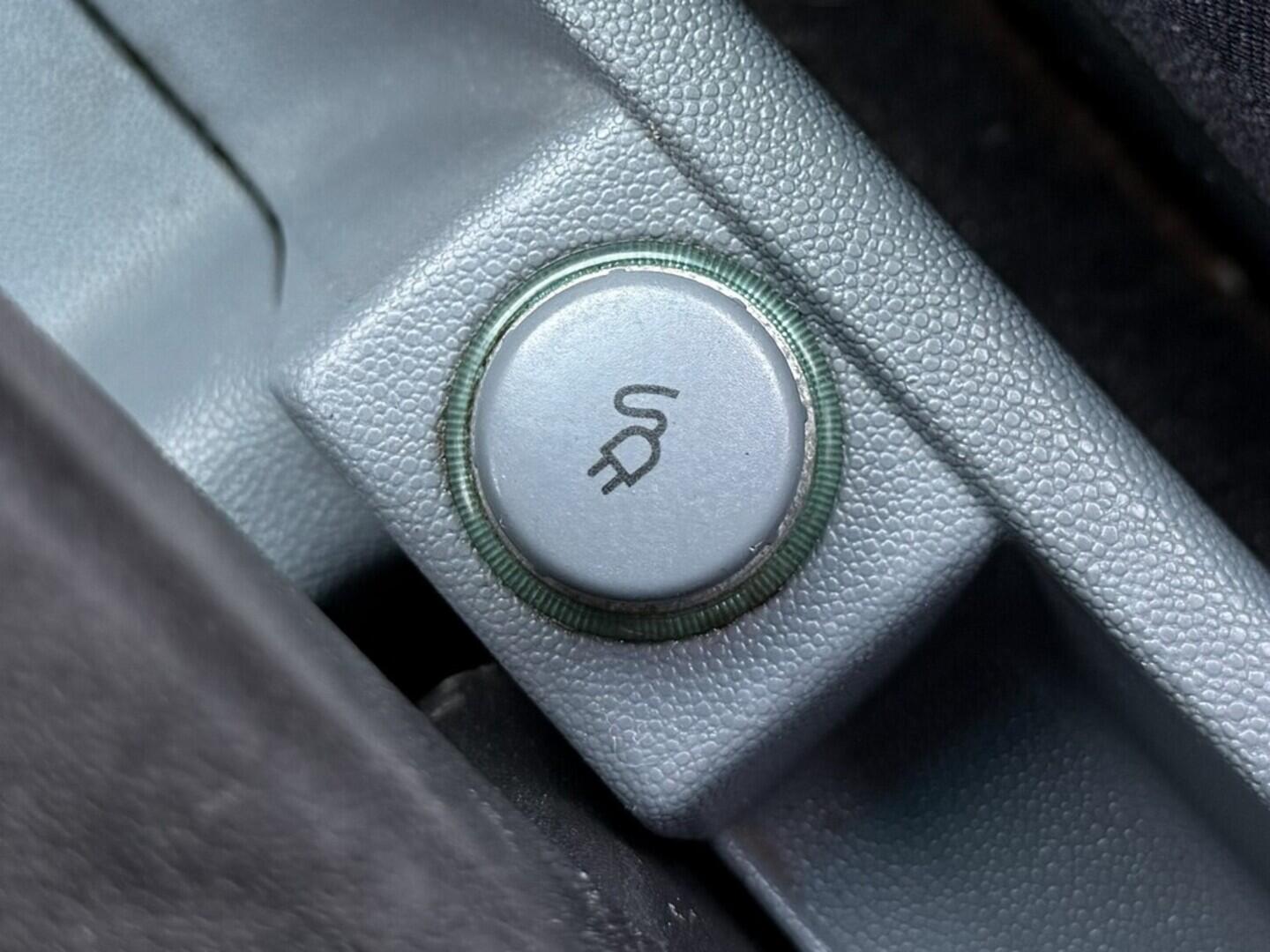 O119V07051_26.webp_FABIA Classic 1.4 HTP 50 kW manuál