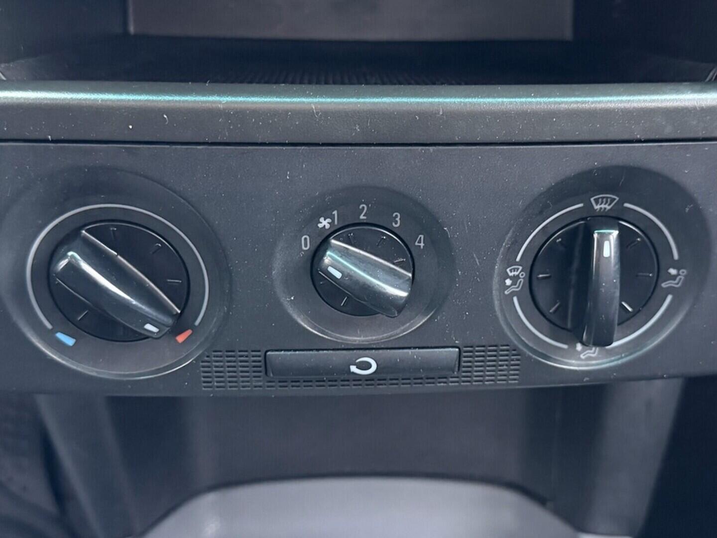 O119V07051_27.webp_FABIA Classic 1.4 HTP 50 kW manuál