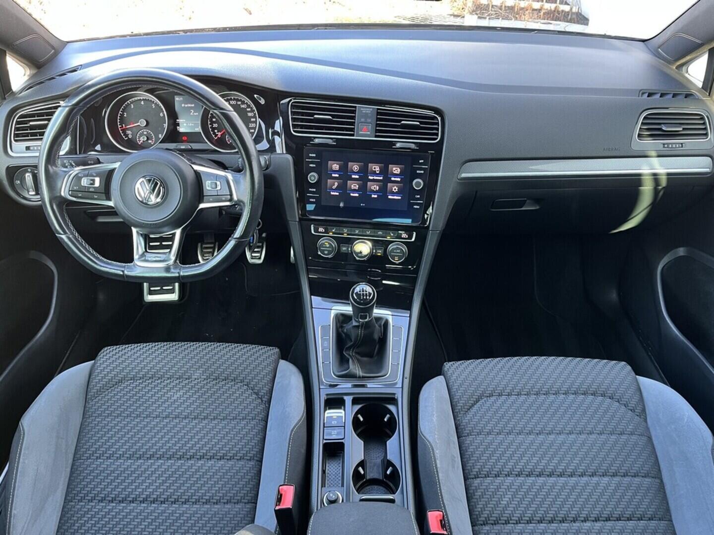 O119V07052_18.webp_GOLF R-Line 1.4 TSI 92 kW manuál, DPH