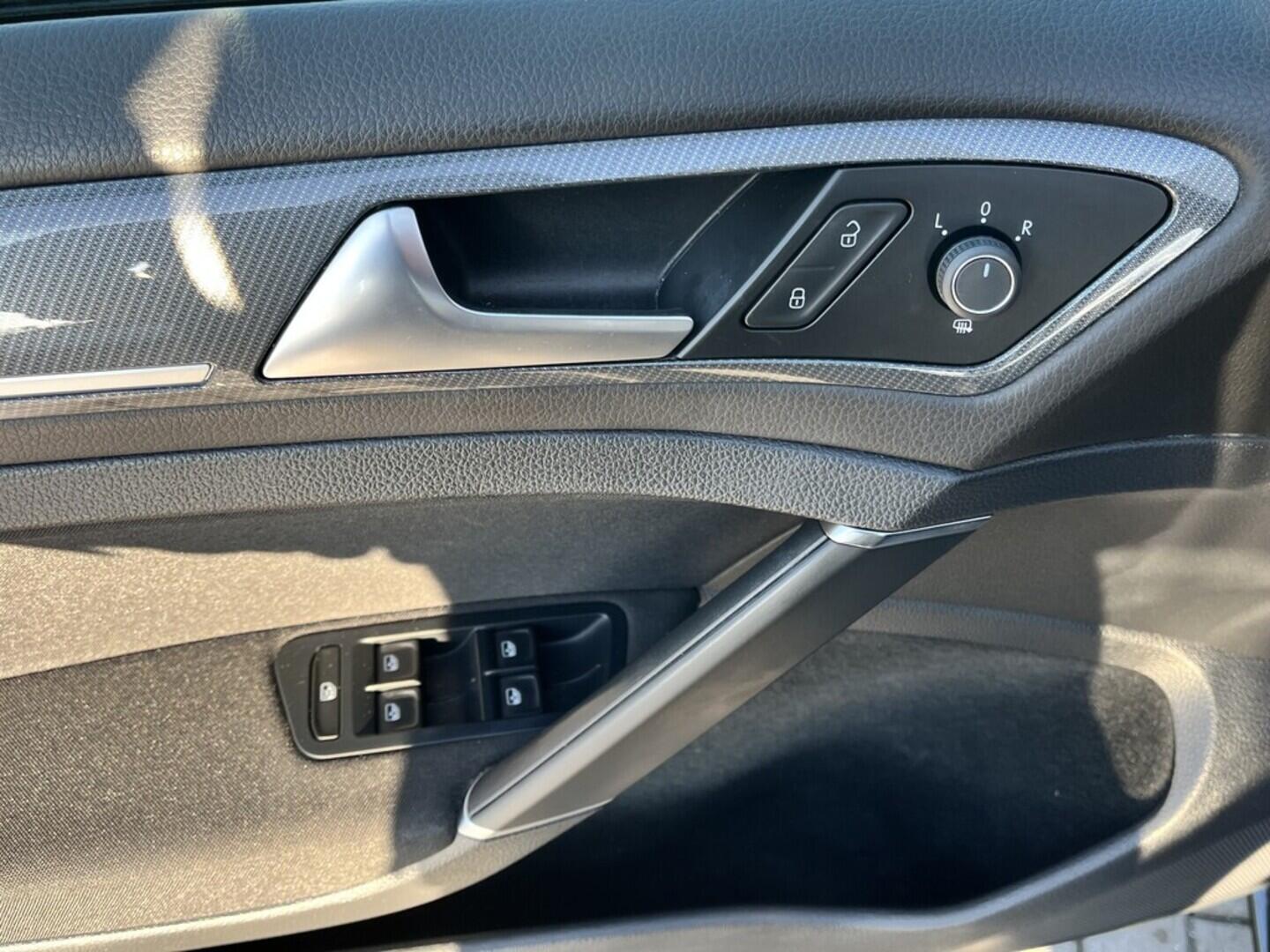 O119V07052_20.webp_GOLF R-Line 1.4 TSI 92 kW manuál, DPH