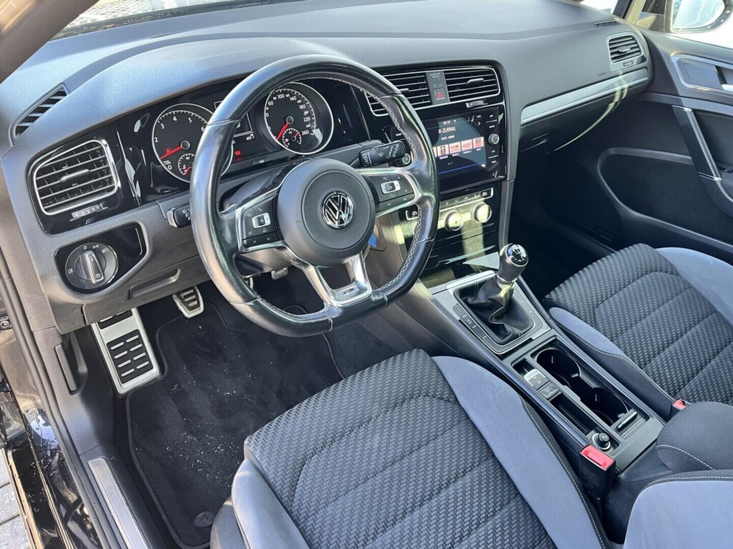 O119V07052_22.webp_GOLF R-Line 1.4 TSI 92 kW manuál, DPH