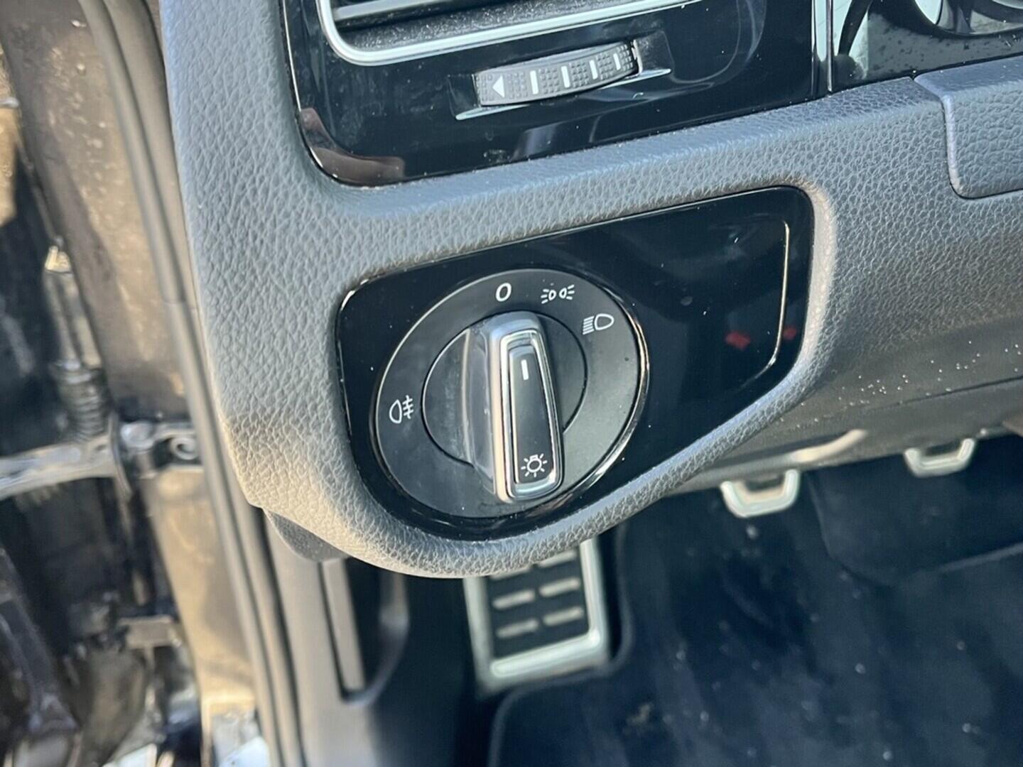 O119V07052_23.webp_GOLF R-Line 1.4 TSI 92 kW manuál, DPH