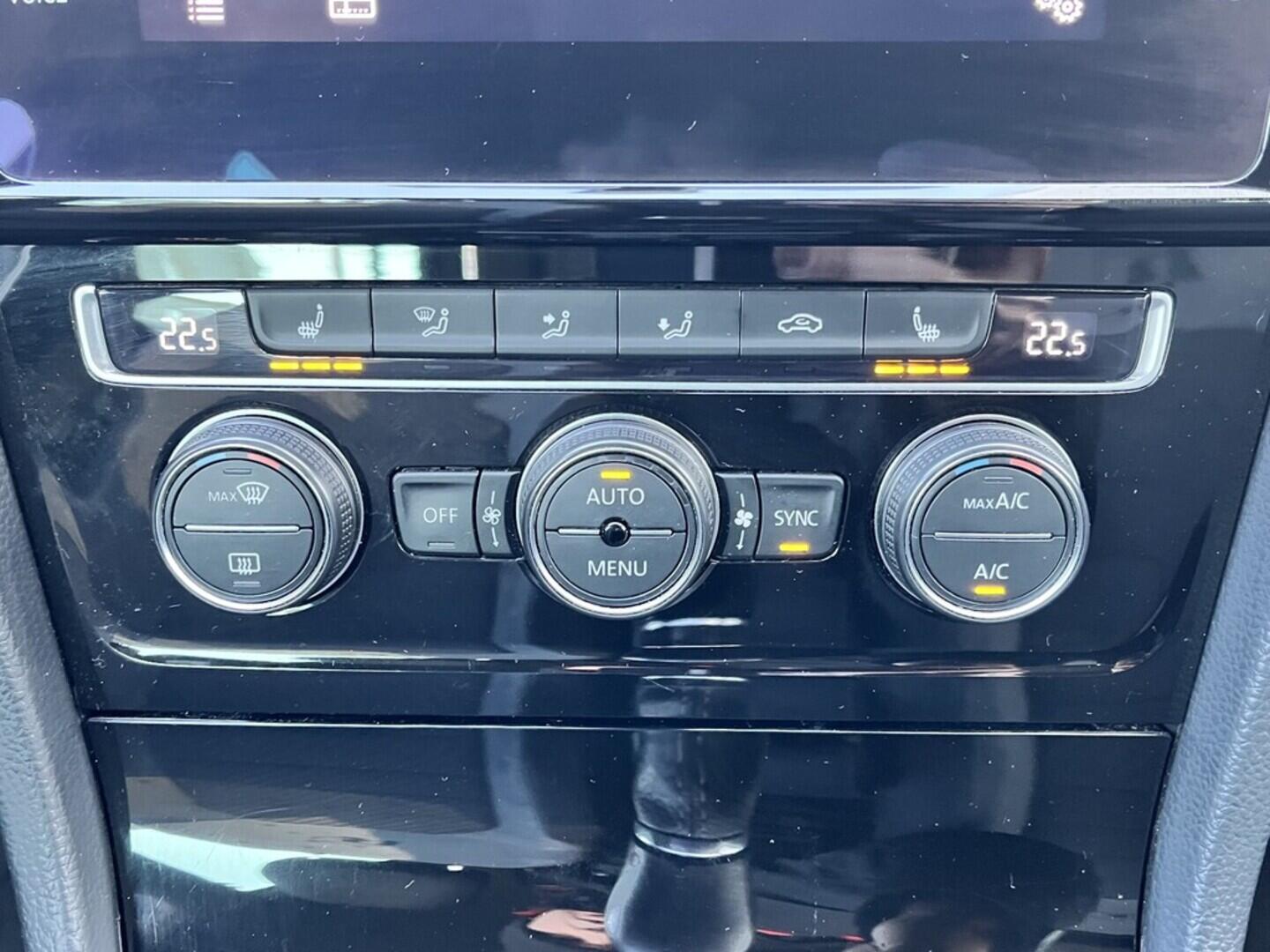 O119V07052_29.webp_GOLF R-Line 1.4 TSI 92 kW manuál, DPH