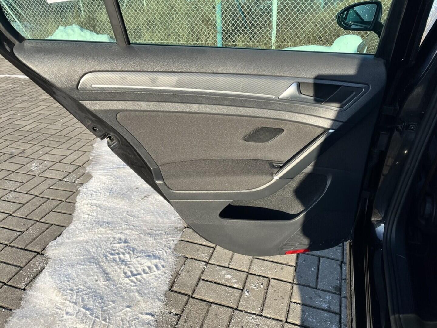 O119V07052_30.webp_GOLF R-Line 1.4 TSI 92 kW manuál, DPH