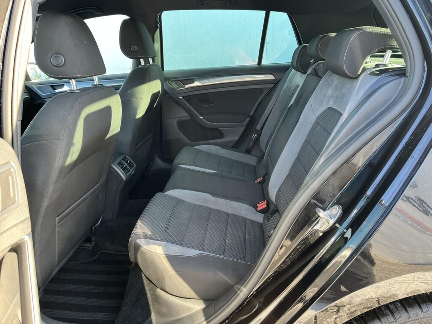 O119V07052_31.webp_GOLF R-Line 1.4 TSI 92 kW manuál, DPH