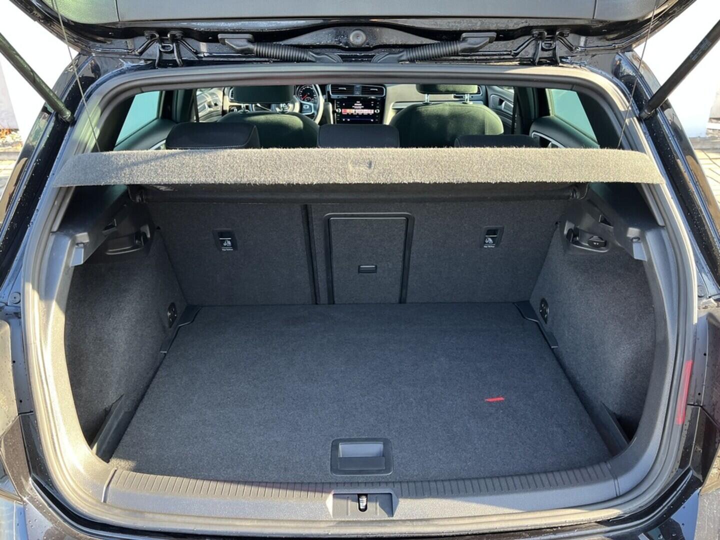 O119V07052_33.webp_GOLF R-Line 1.4 TSI 92 kW manuál, DPH