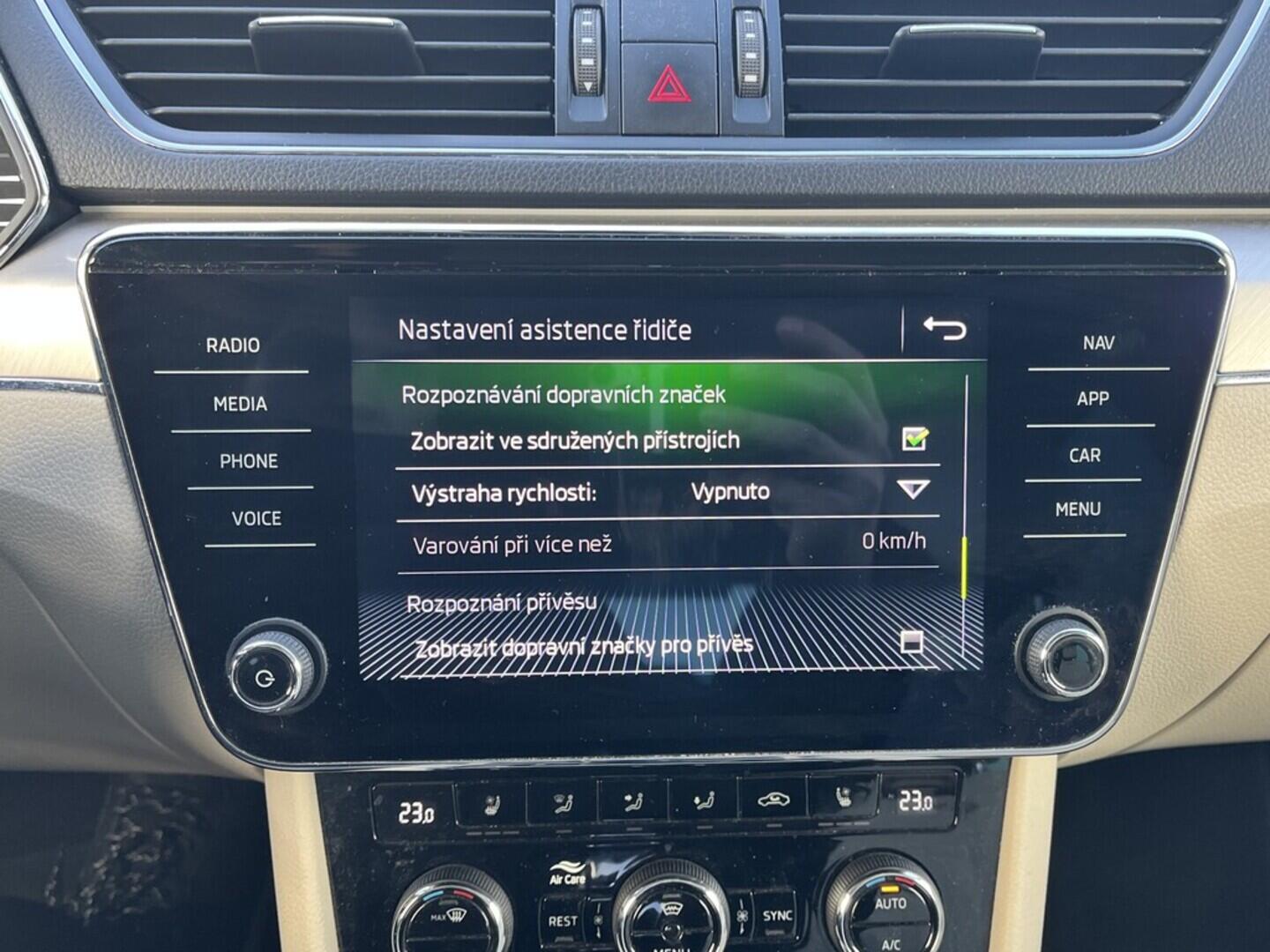 O119V07061_28.webp_SUPERB L&K 2.0 TDI 140 kW automat