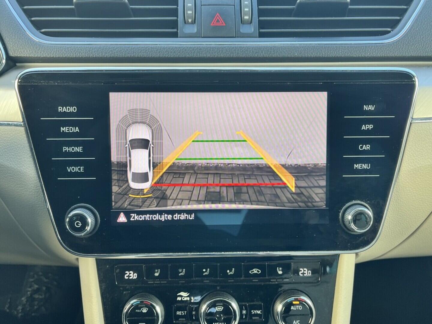 O119V07061_31.webp_SUPERB L&K 2.0 TDI 140 kW automat