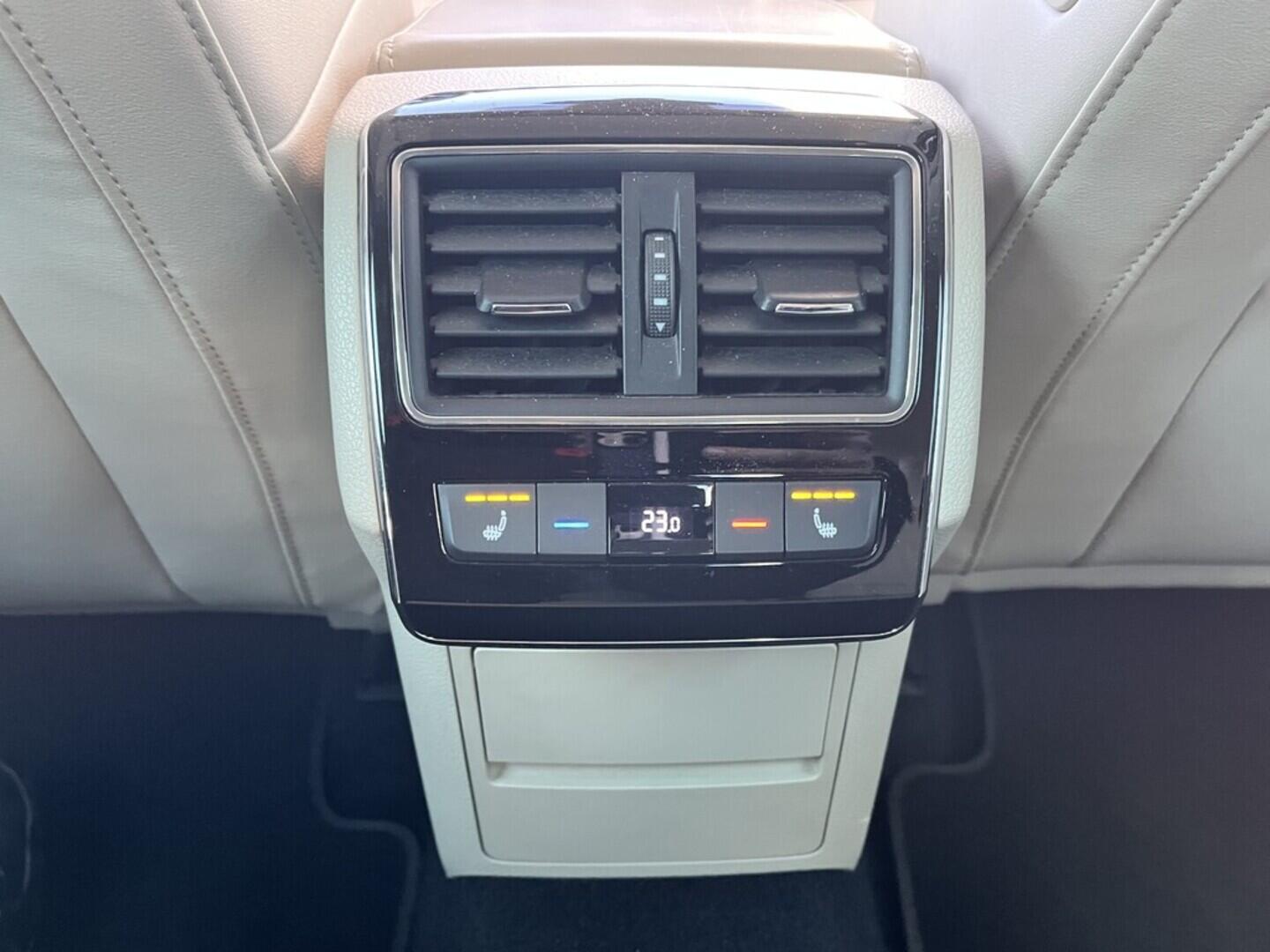 O119V07061_34.webp_SUPERB L&K 2.0 TDI 140 kW automat