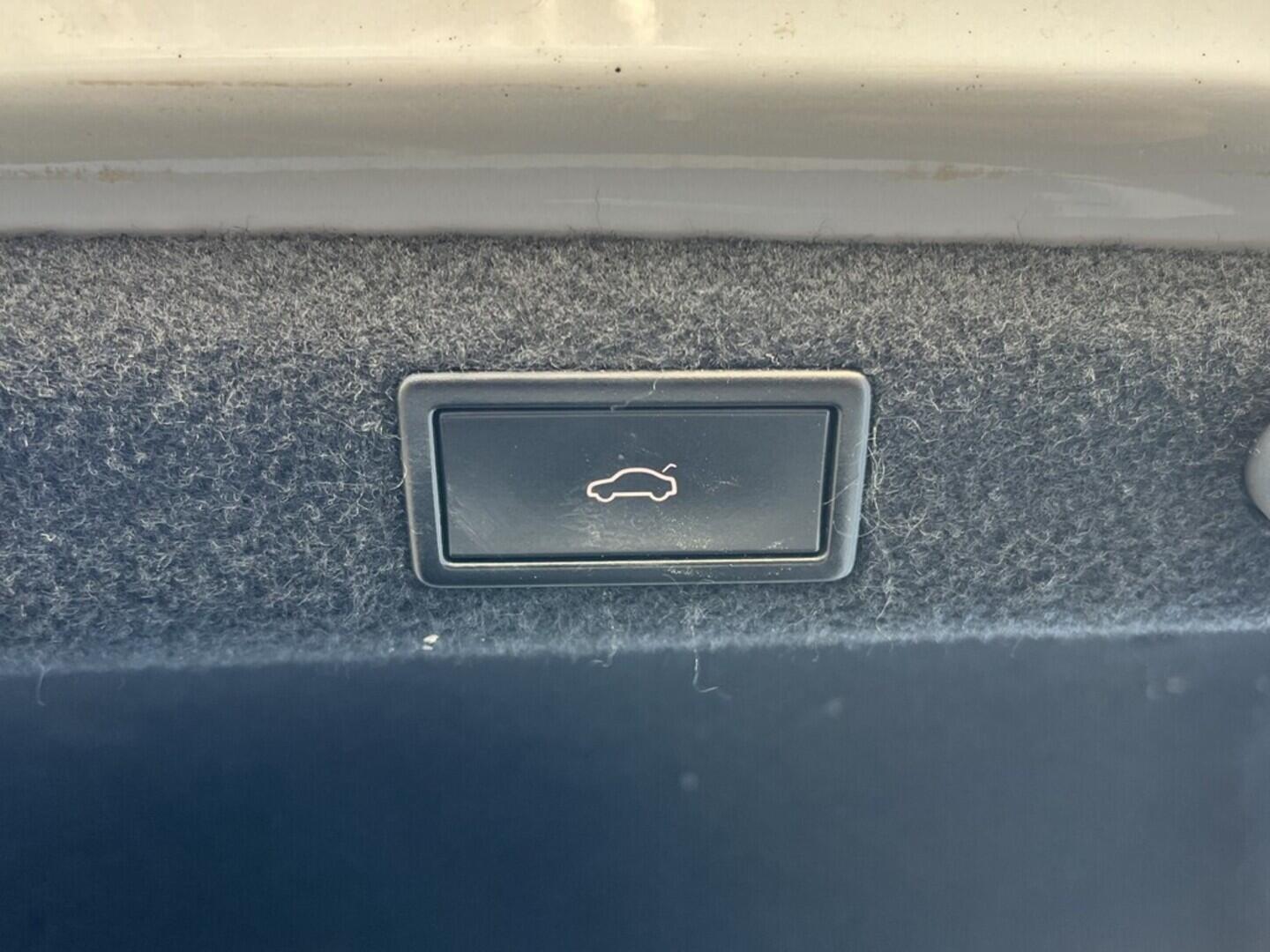 O119V07061_38.webp_SUPERB L&K 2.0 TDI 140 kW automat