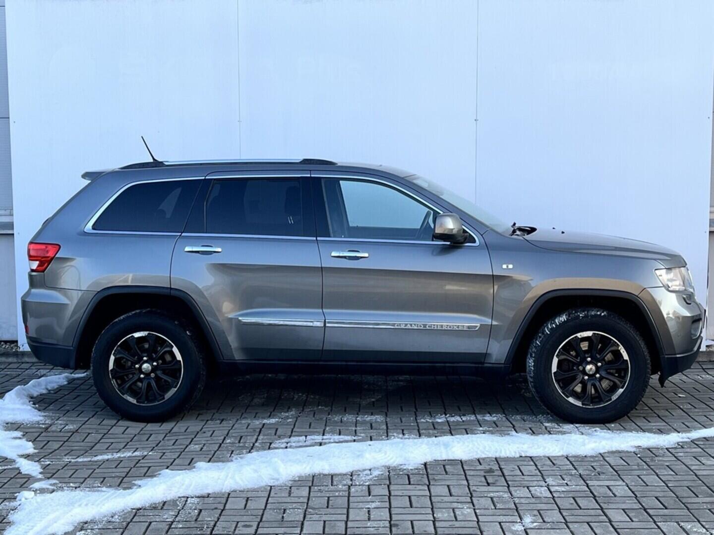 O119V07069_16.webp_GRAND CHEROKEE Limited 3.0  177 kW automat, DPH