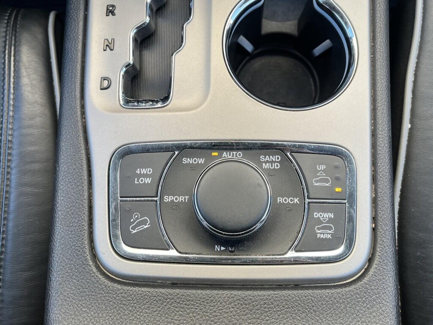 O119V07069_30.webp_GRAND CHEROKEE Limited 3.0  177 kW automat, DPH