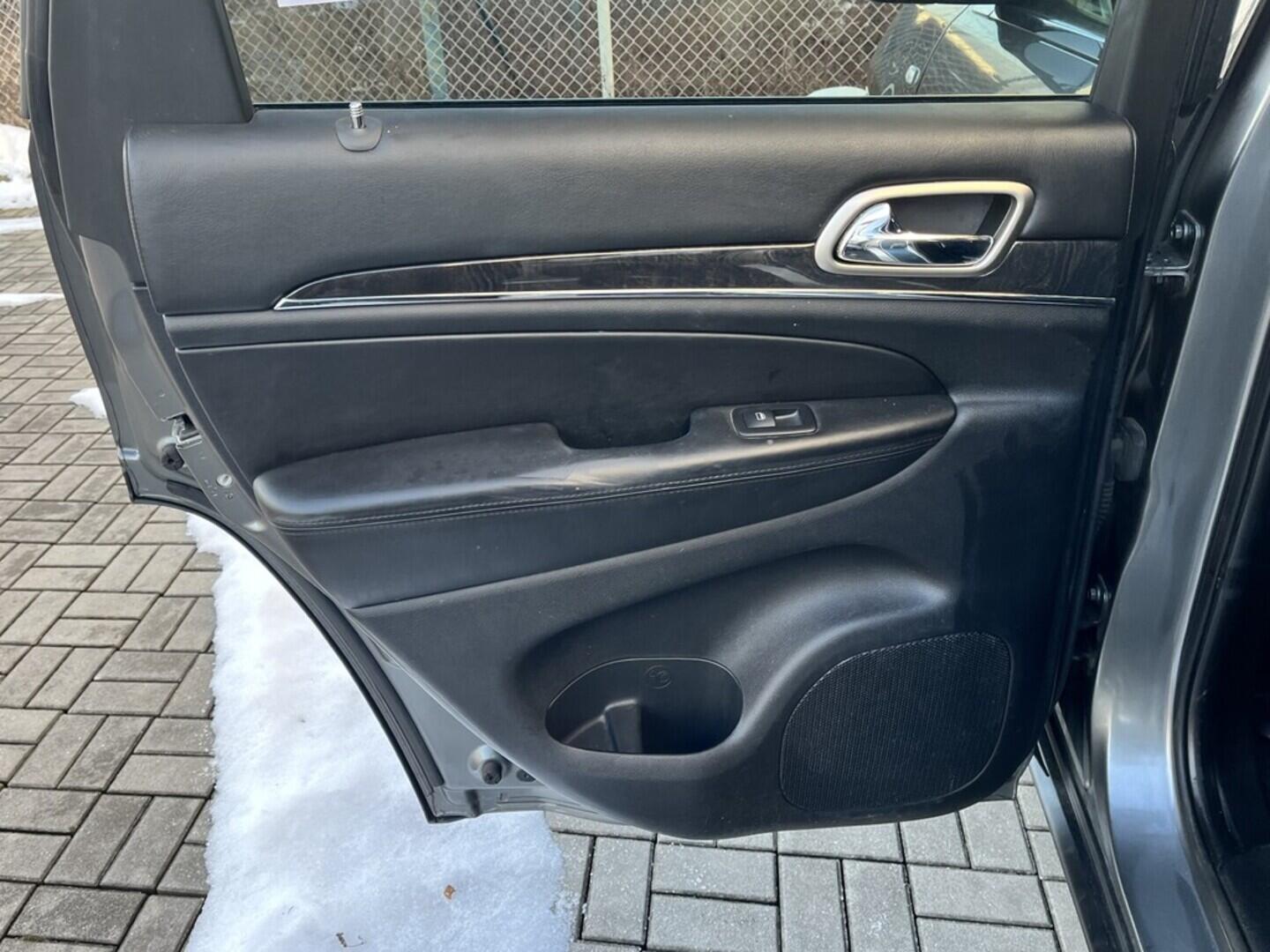 O119V07069_31.webp_GRAND CHEROKEE Limited 3.0  177 kW automat, DPH