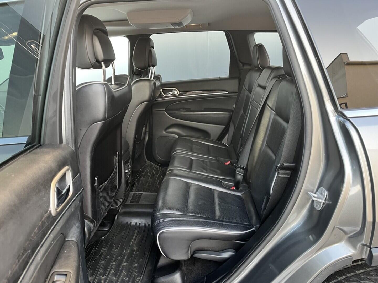 O119V07069_32.webp_GRAND CHEROKEE Limited 3.0  177 kW automat, DPH