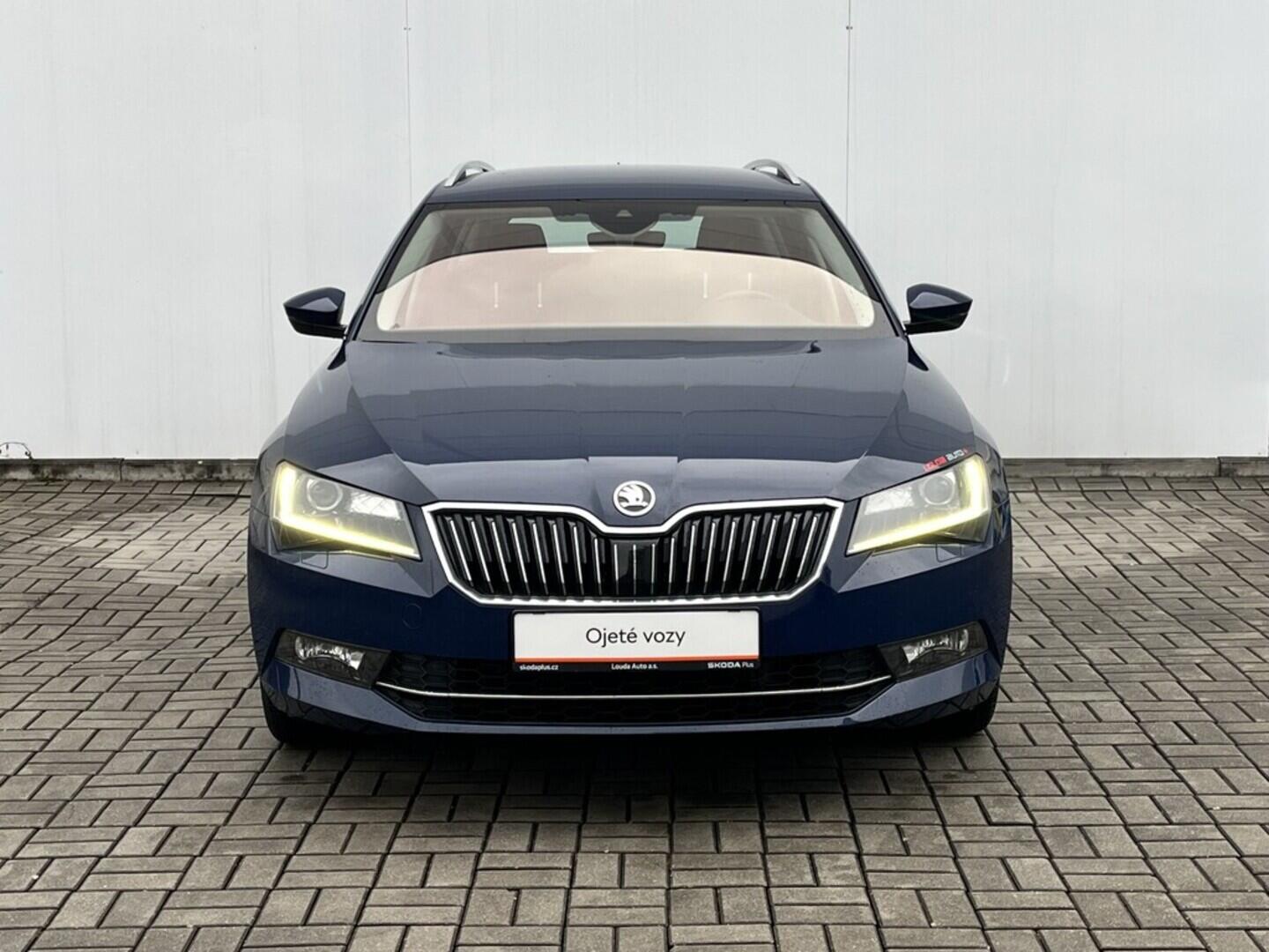 O119V07074_13.webp_SUPERB Ambiente 2.0 TDI 110 kW automat