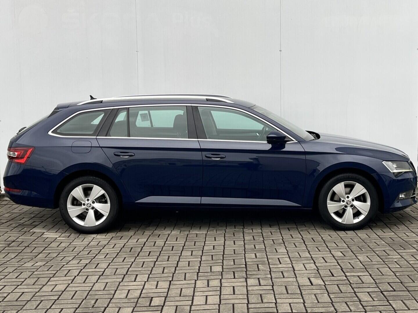 O119V07074_16.webp_SUPERB Ambiente 2.0 TDI 110 kW automat