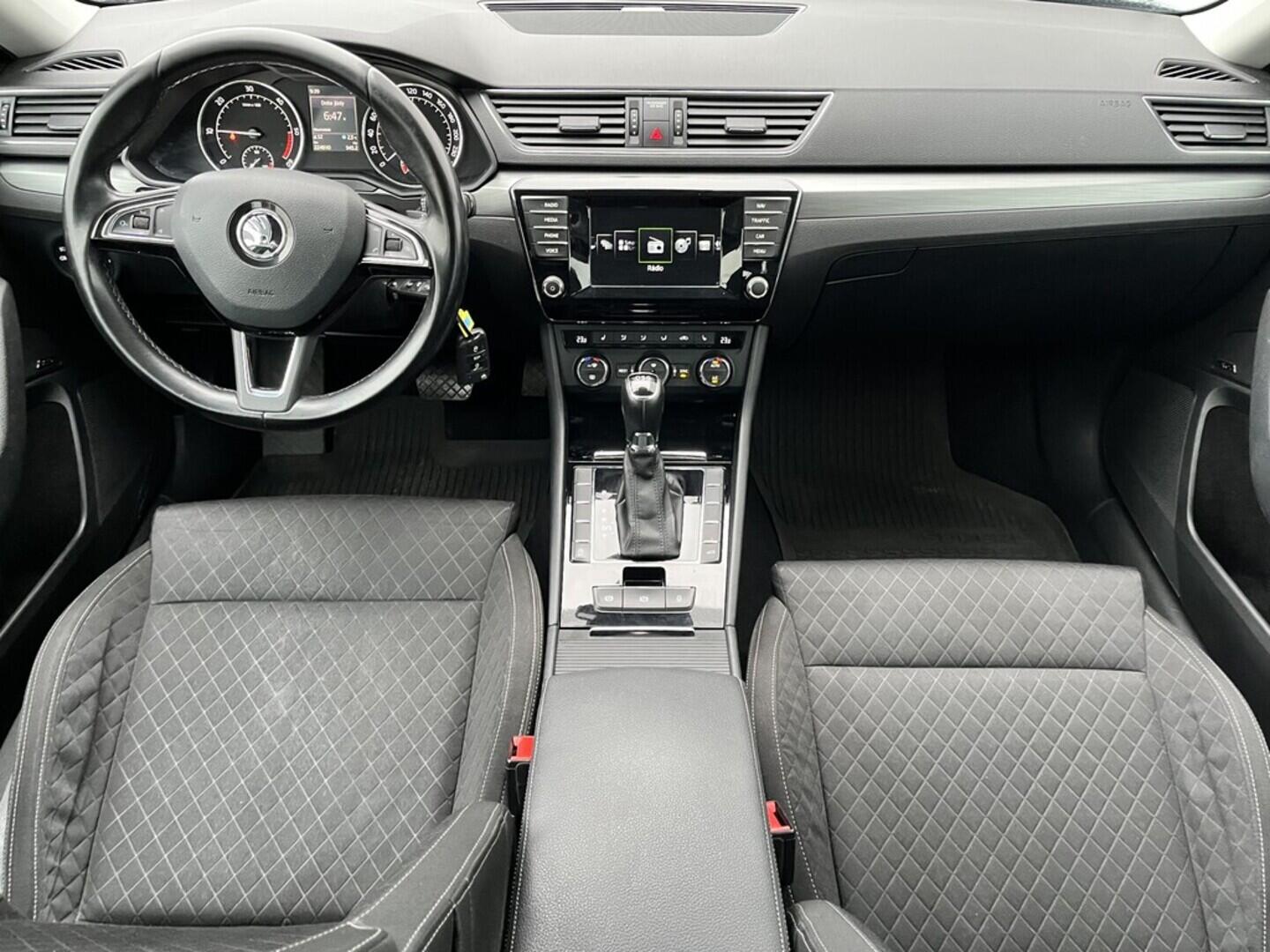 O119V07074_18.webp_SUPERB Ambiente 2.0 TDI 110 kW automat