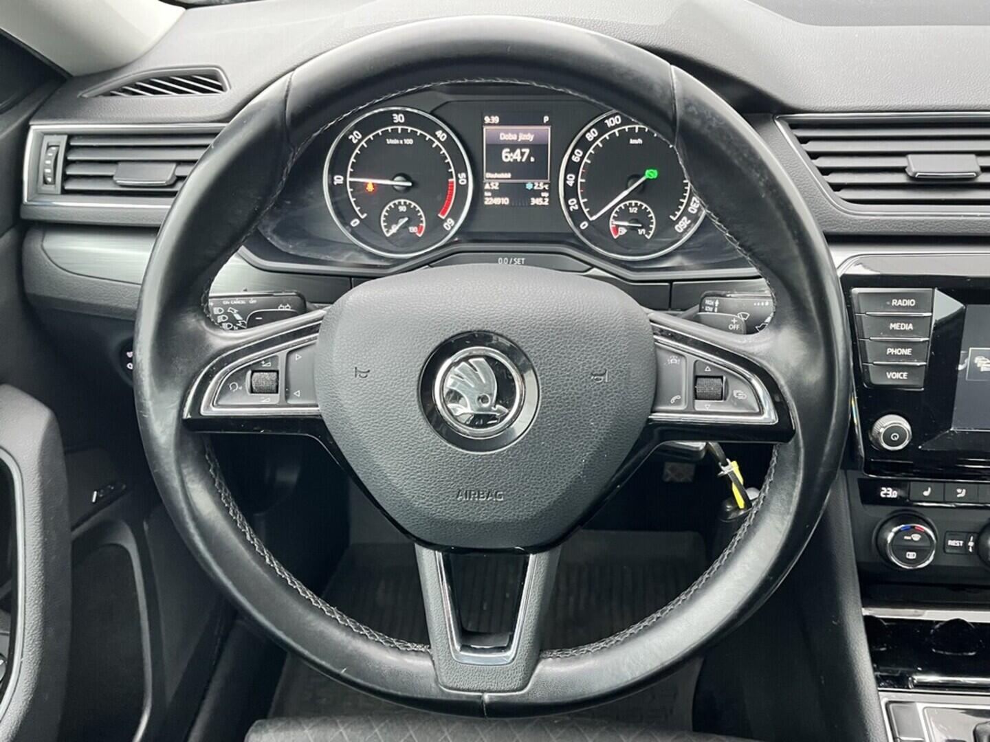 O119V07074_23.webp_SUPERB Ambiente 2.0 TDI 110 kW automat