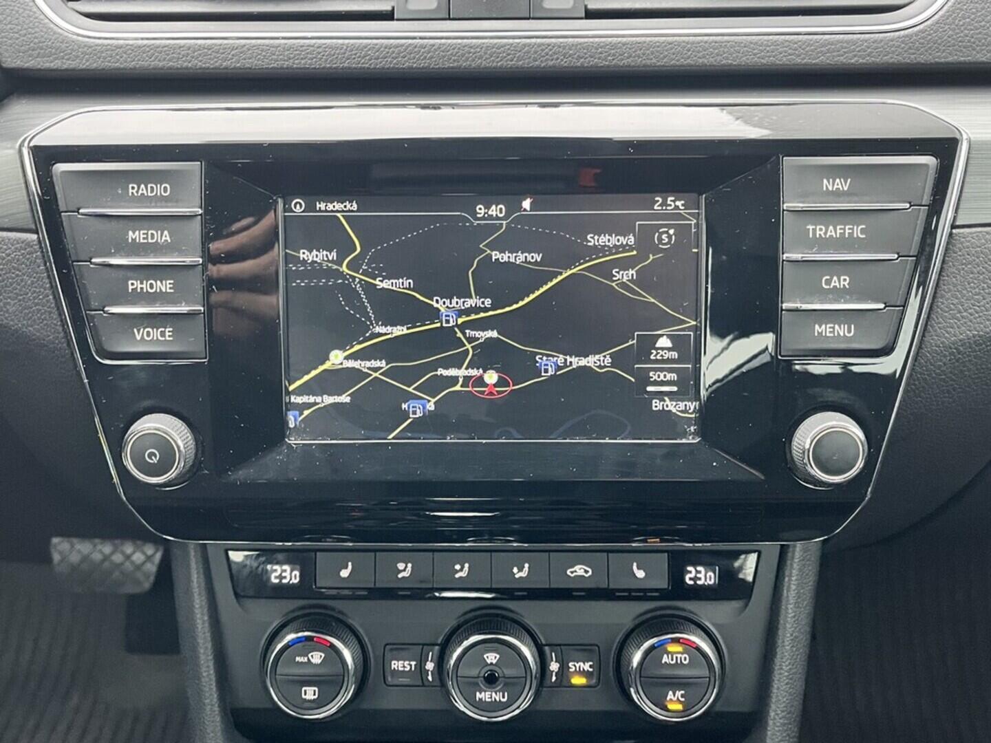 O119V07074_26.webp_SUPERB Ambiente 2.0 TDI 110 kW automat