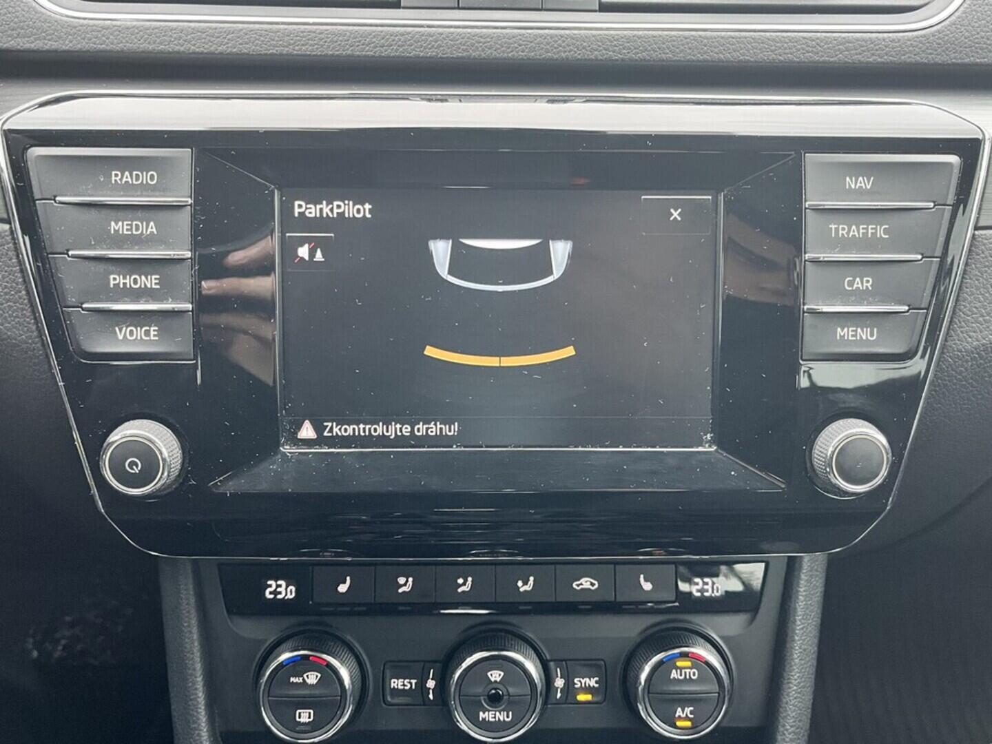 O119V07074_27.webp_SUPERB Ambiente 2.0 TDI 110 kW automat