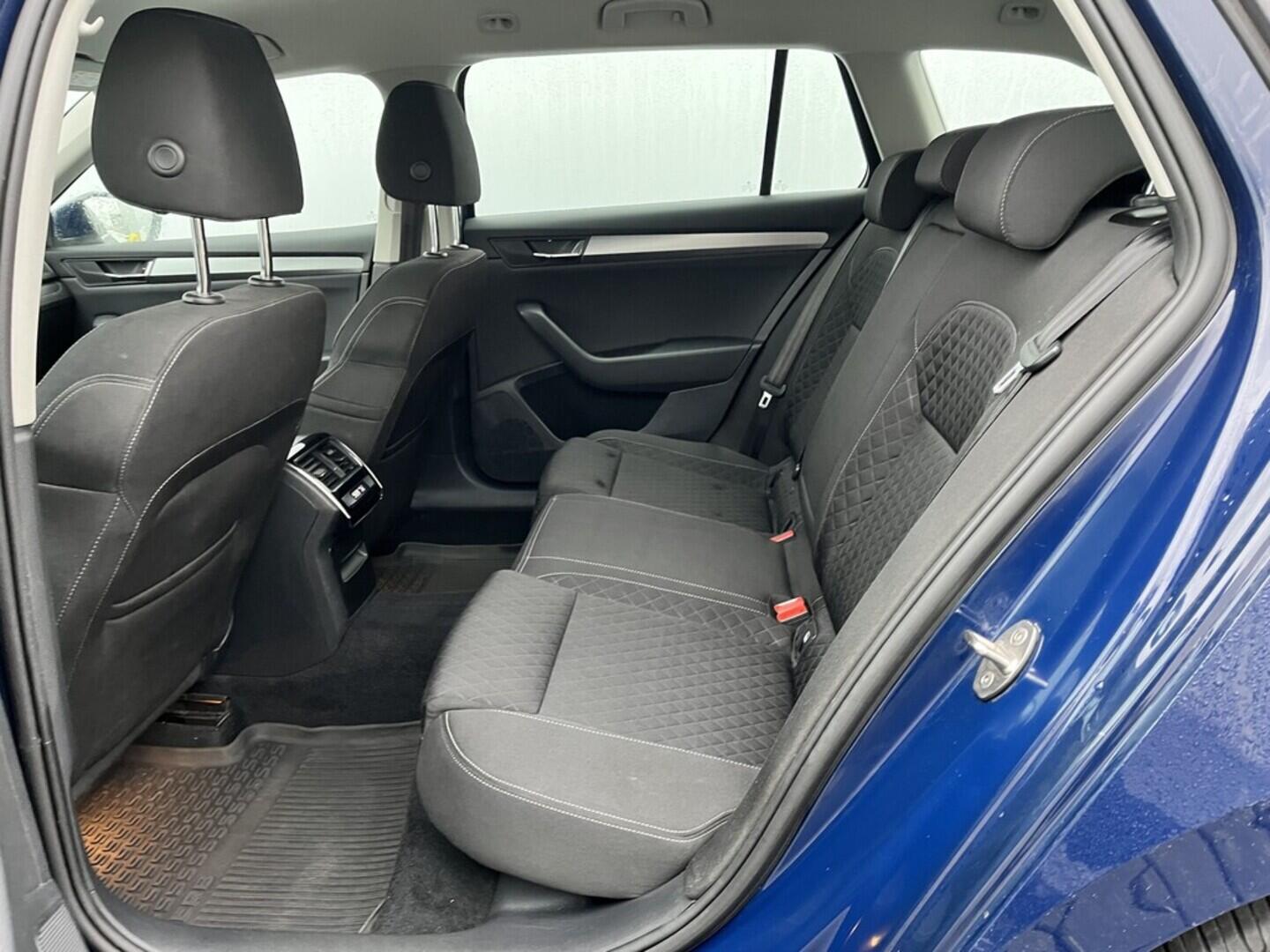 O119V07074_30.webp_SUPERB Ambiente 2.0 TDI 110 kW automat