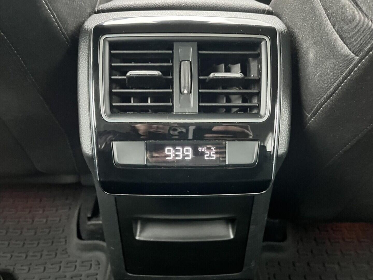 O119V07074_31.webp_SUPERB Ambiente 2.0 TDI 110 kW automat