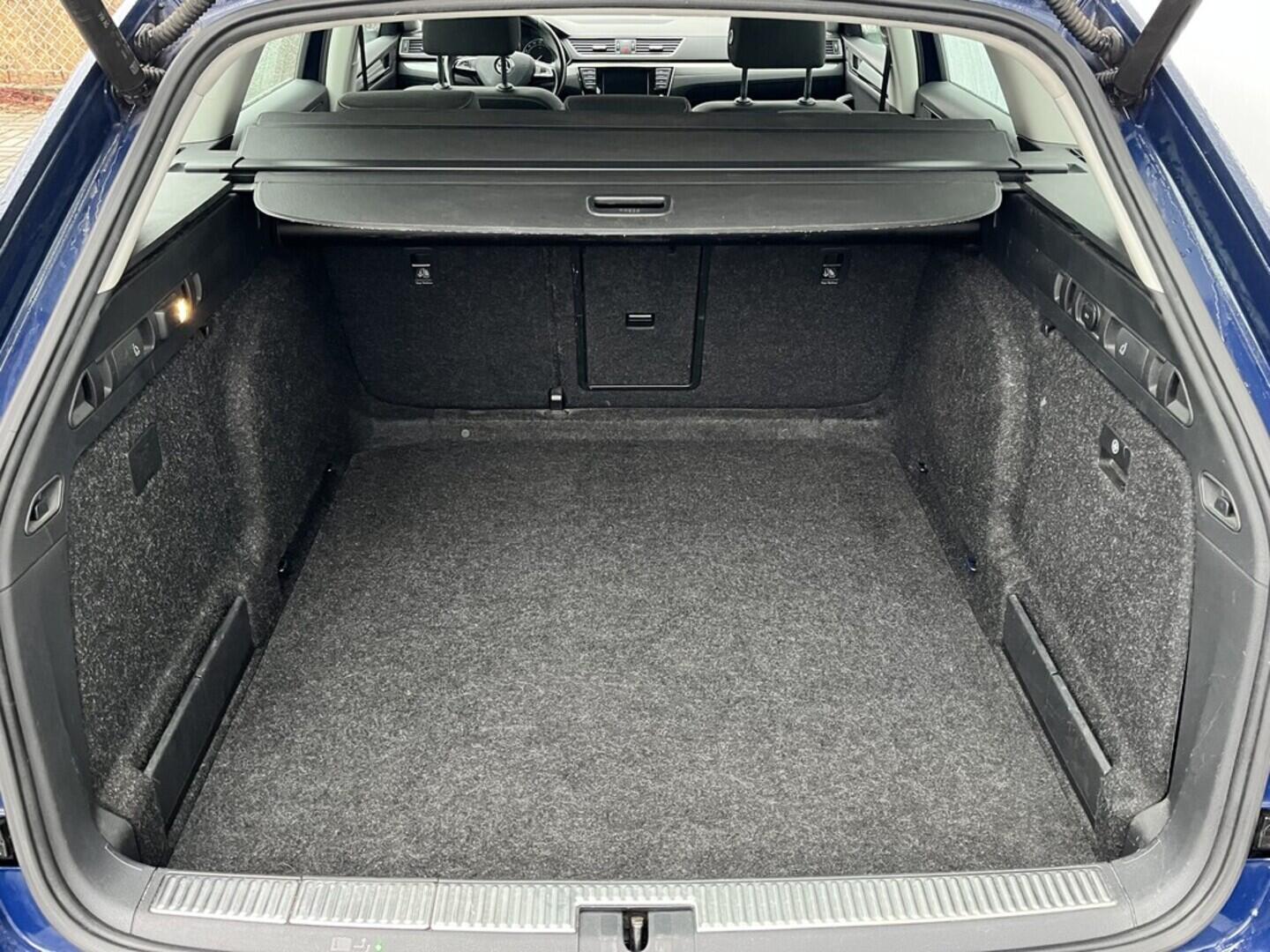 O119V07074_32.webp_SUPERB Ambiente 2.0 TDI 110 kW automat