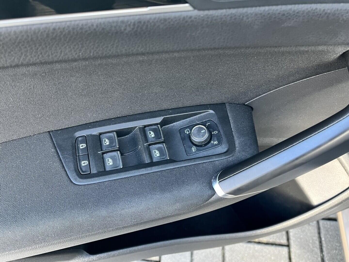 O119V07082_20.webp_TOURAN HIGHLINE 1.4 TSI 110 kW automat