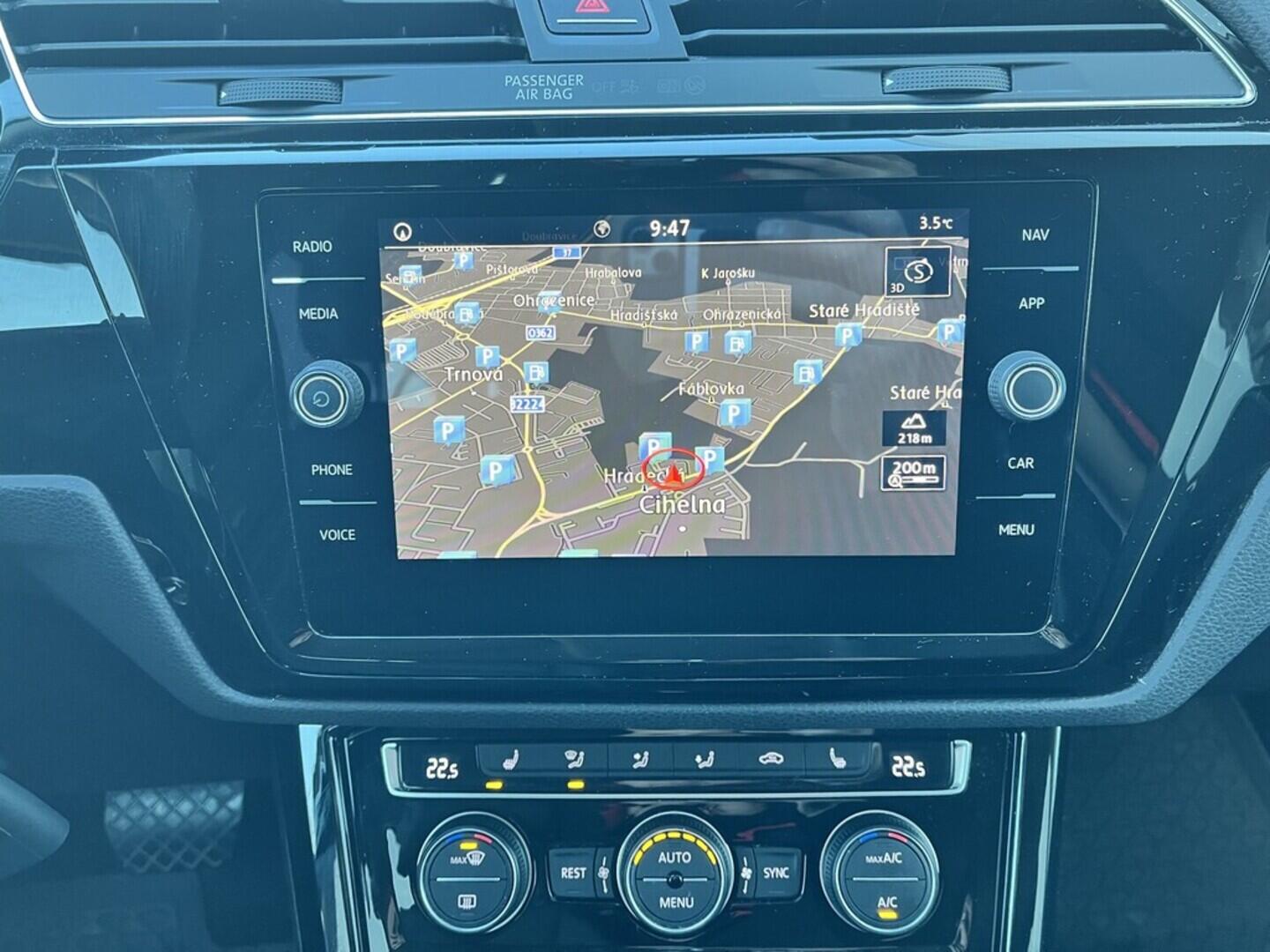 O119V07082_27.webp_TOURAN HIGHLINE 1.4 TSI 110 kW automat