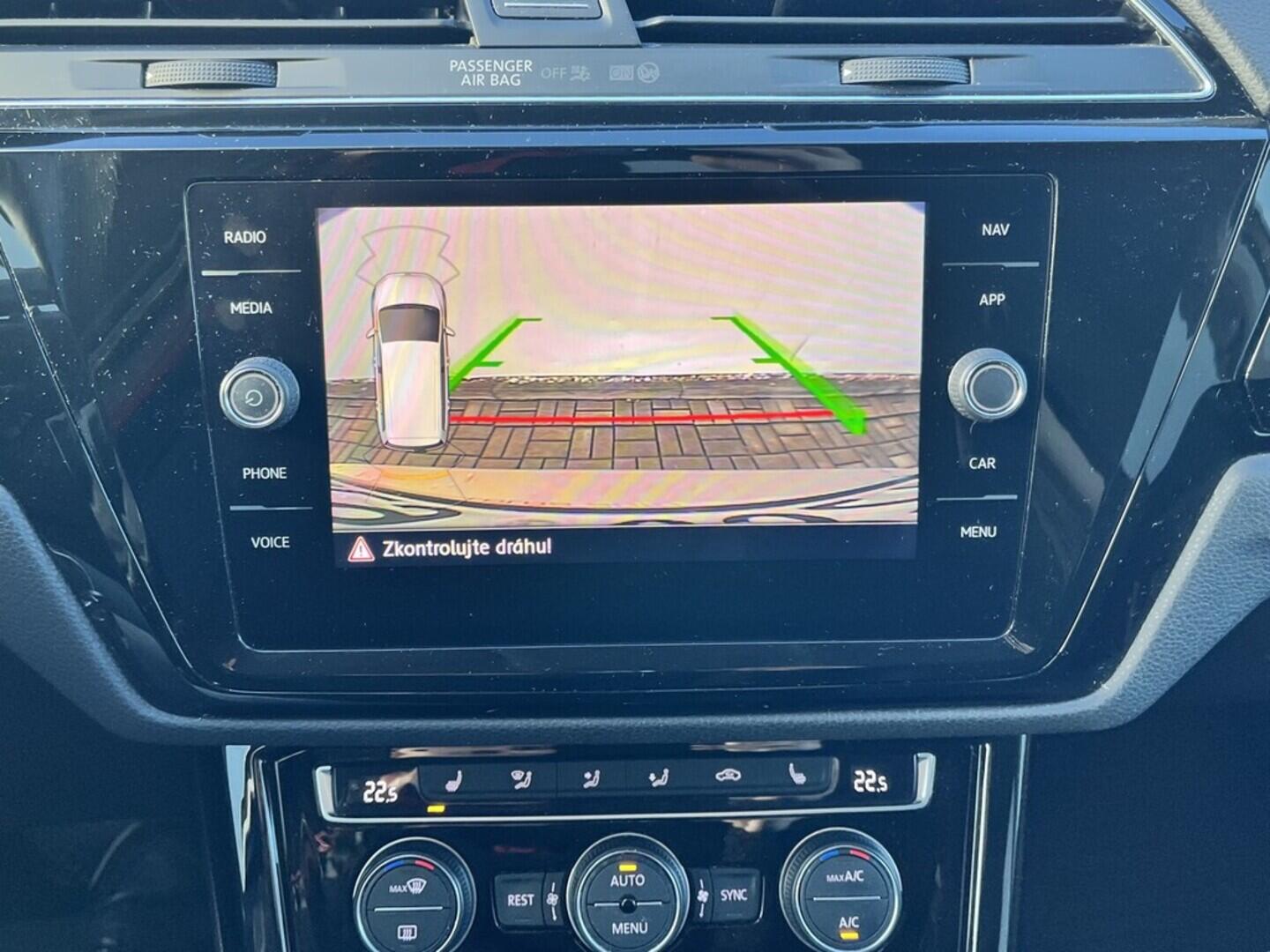 O119V07082_30.webp_TOURAN HIGHLINE 1.4 TSI 110 kW automat