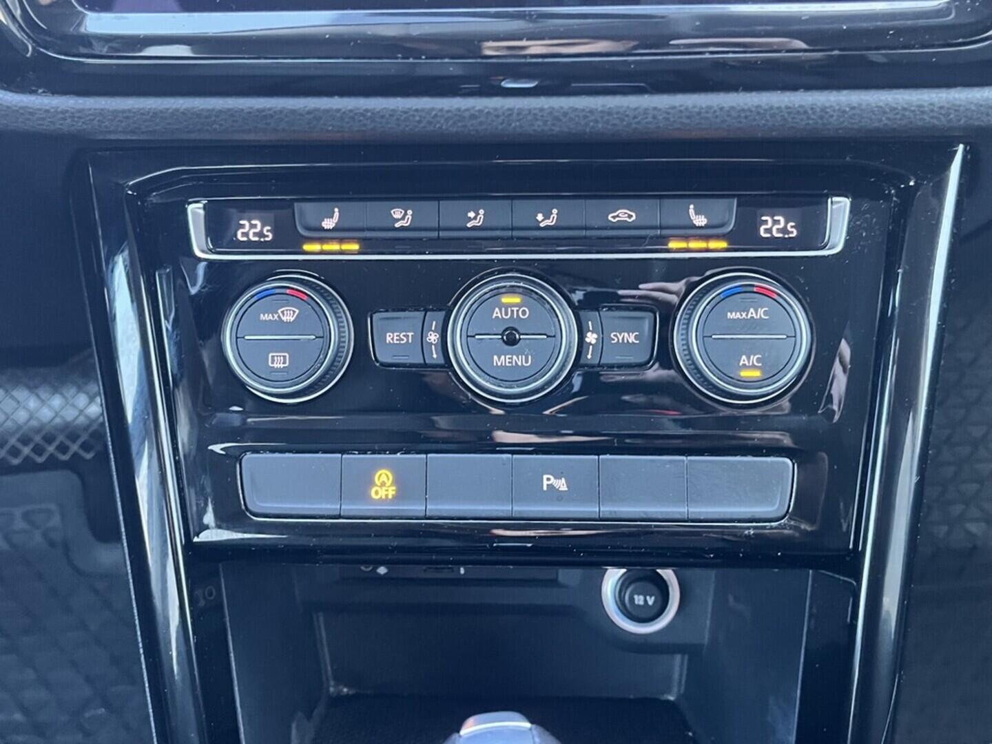 O119V07082_31.webp_TOURAN HIGHLINE 1.4 TSI 110 kW automat