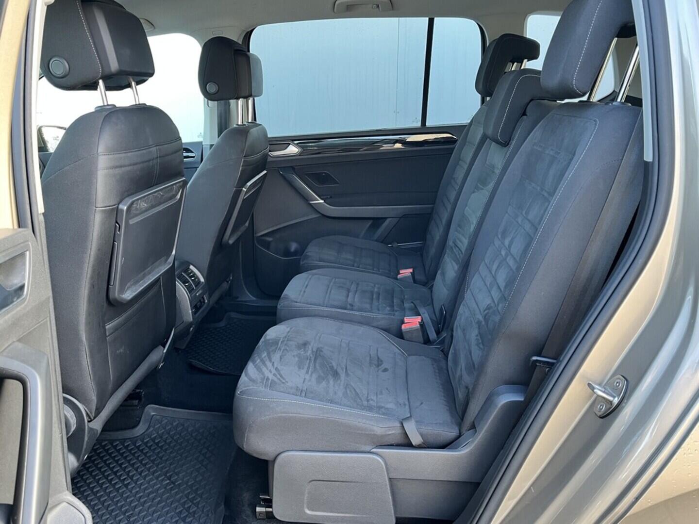 O119V07082_33.webp_TOURAN HIGHLINE 1.4 TSI 110 kW automat