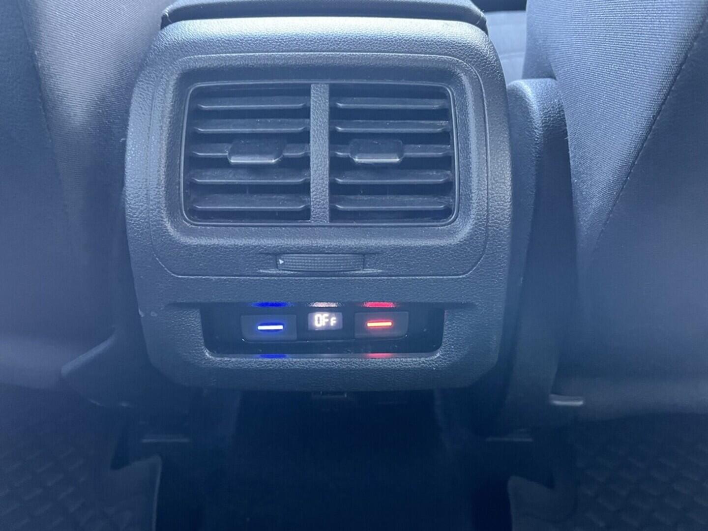 O119V07082_34.webp_TOURAN HIGHLINE 1.4 TSI 110 kW automat