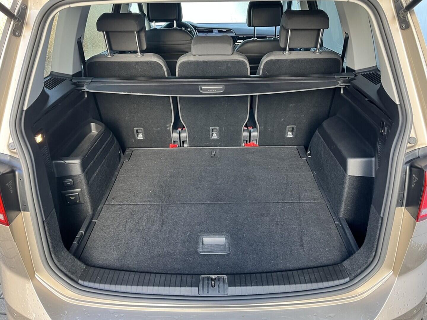 O119V07082_35.webp_TOURAN HIGHLINE 1.4 TSI 110 kW automat