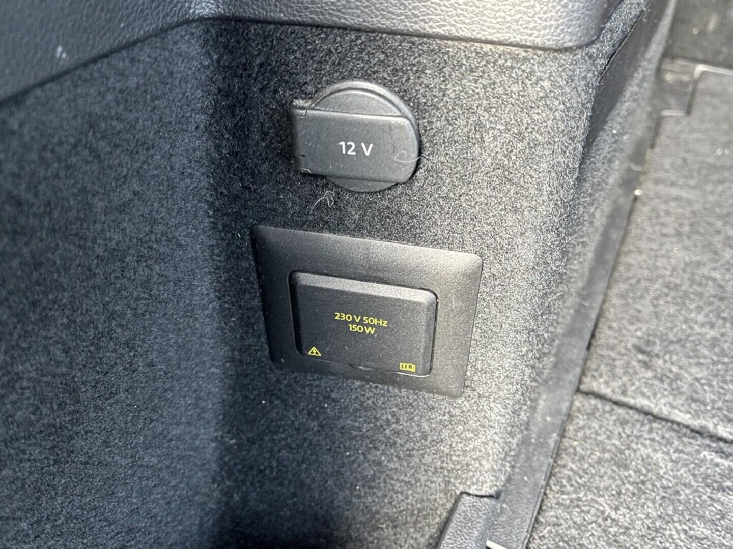 O119V07082_37.webp_TOURAN HIGHLINE 1.4 TSI 110 kW automat