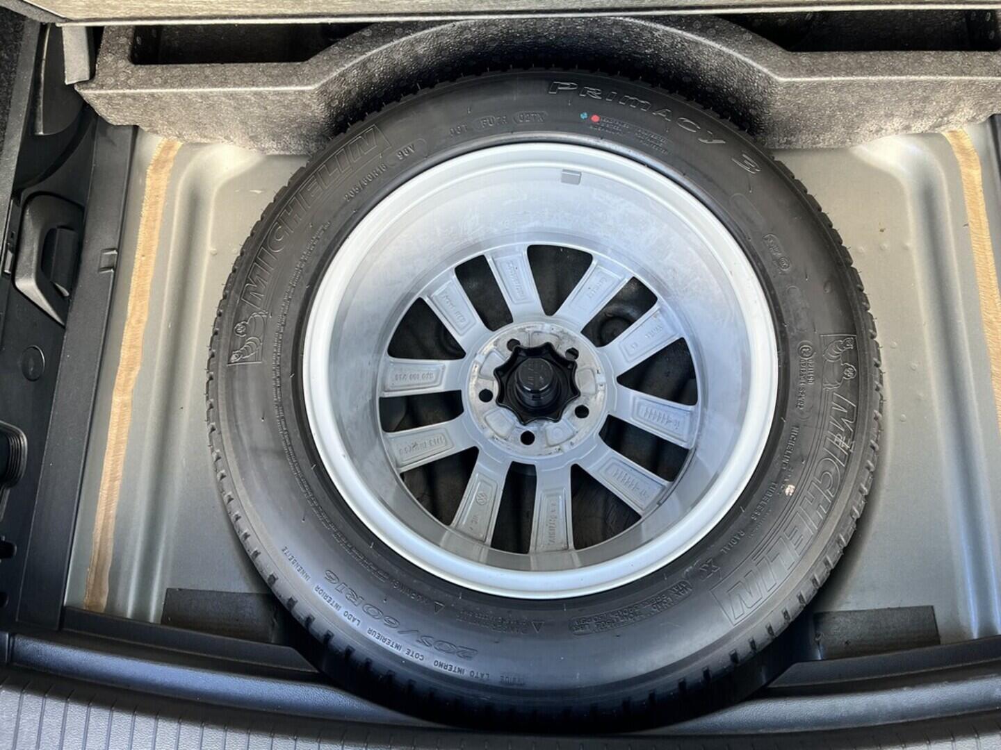 O119V07082_38.webp_TOURAN HIGHLINE 1.4 TSI 110 kW automat