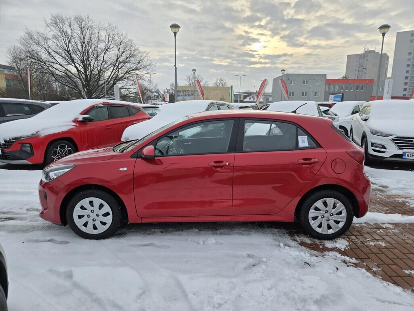 O119V07085_12.webp_RIO  1.2 MPI 62 kW manuál