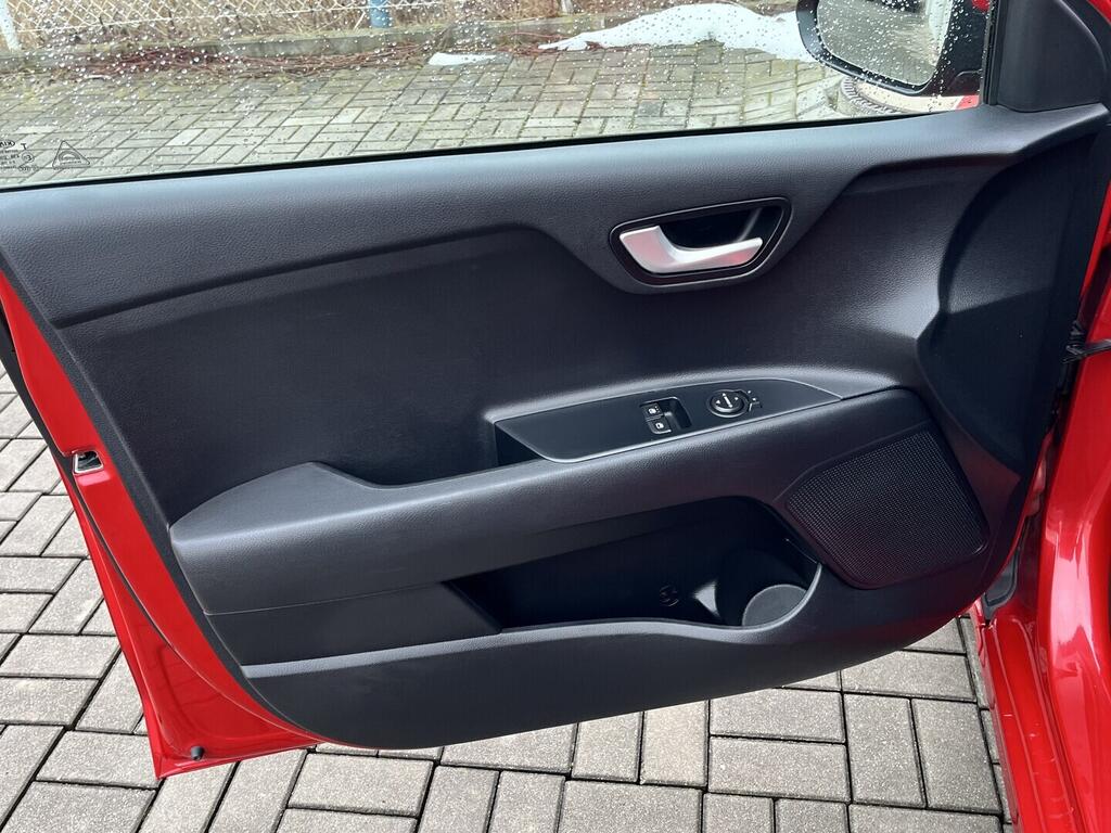 O119V07085_19.webp_RIO  1.2 MPI 62 kW manuál