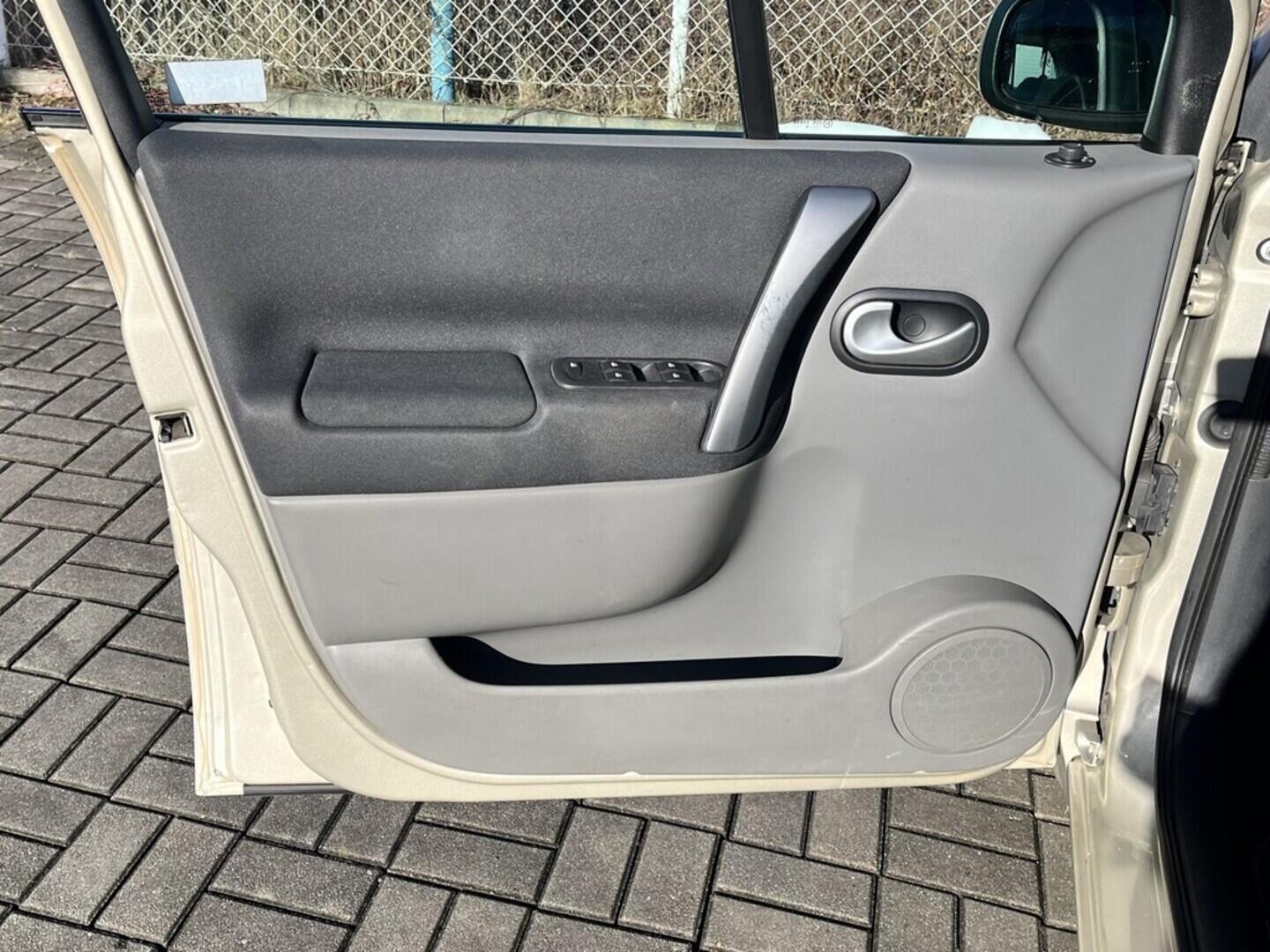 O119V07097_19.webp_SCÉNIC  1.6 16V 82 kW manuál