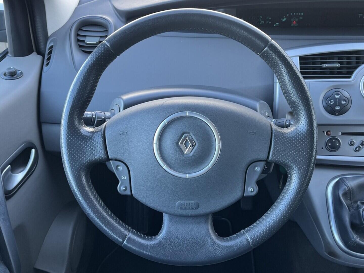 O119V07097_24.webp_SCÉNIC  1.6 16V 82 kW manuál