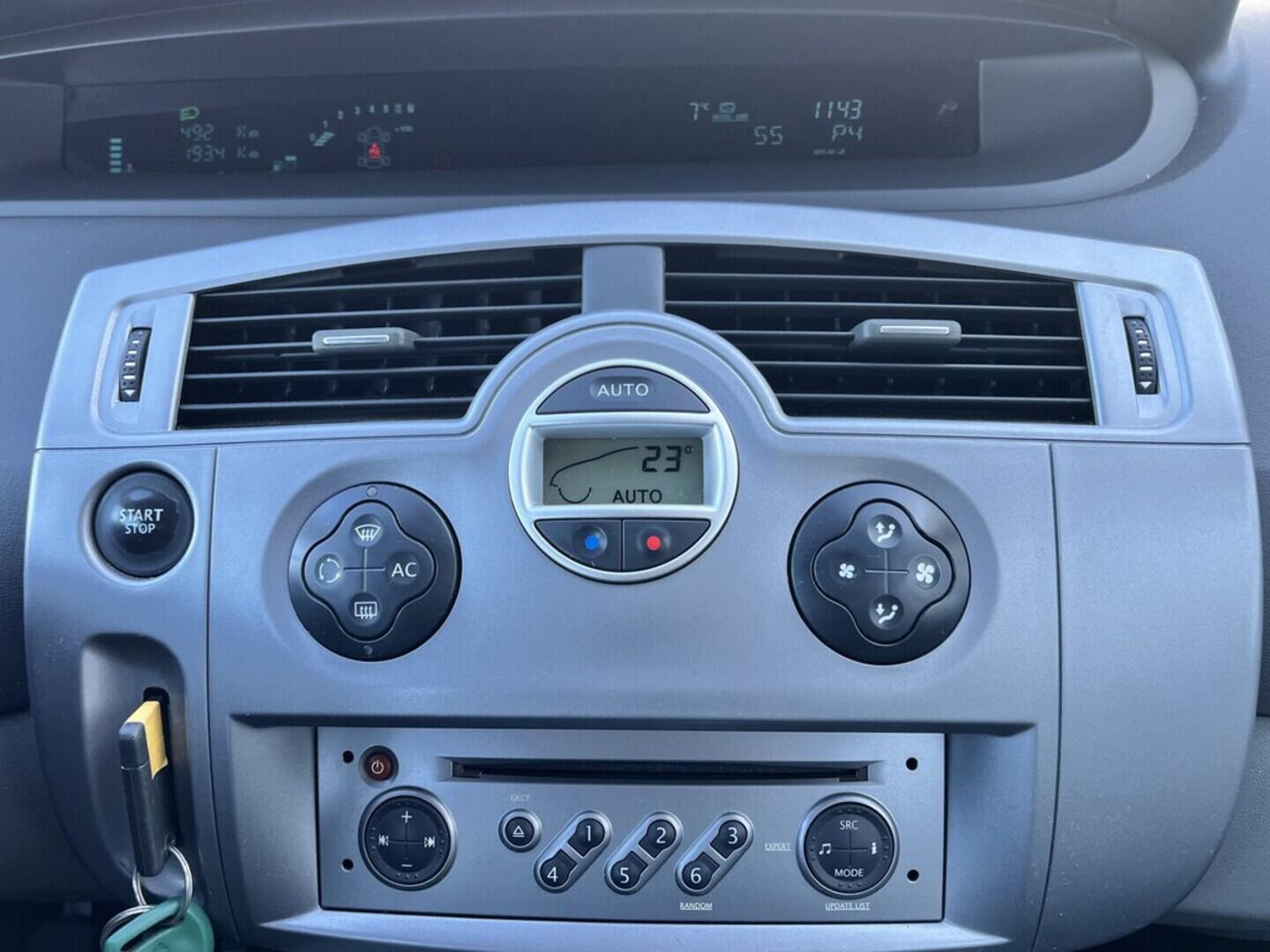 O119V07097_25.webp_SCÉNIC  1.6 16V 82 kW manuál