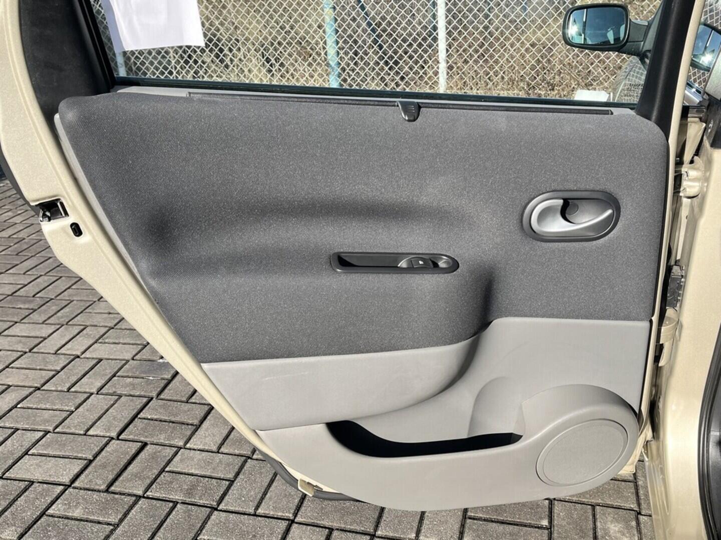 O119V07097_27.webp_SCÉNIC  1.6 16V 82 kW manuál