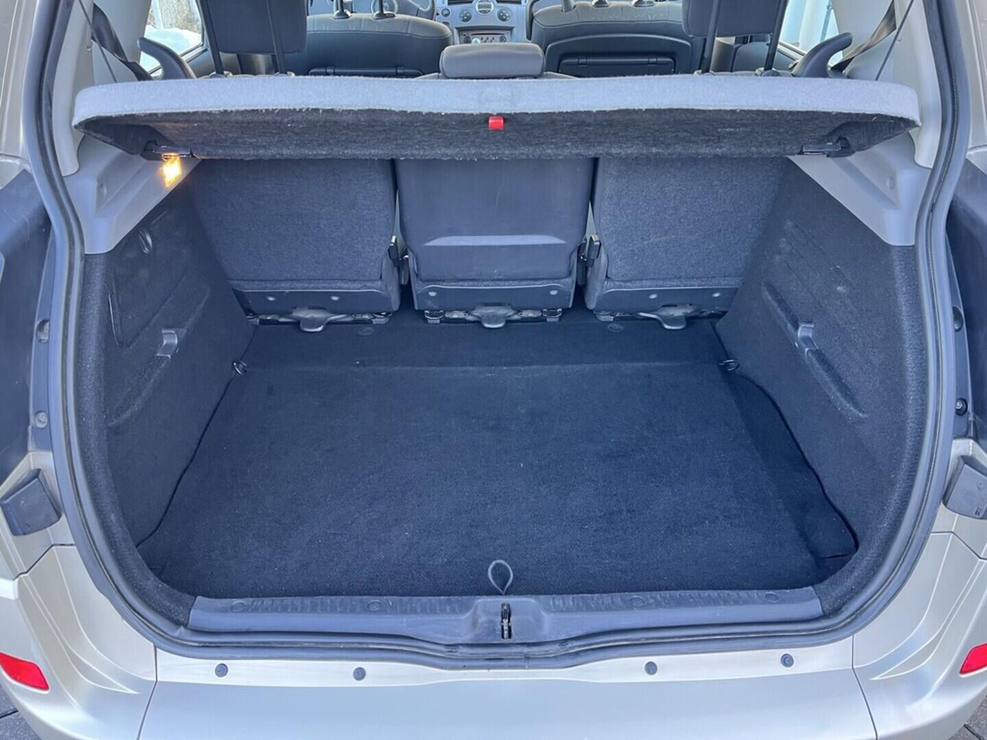 O119V07097_29.webp_SCÉNIC  1.6 16V 82 kW manuál