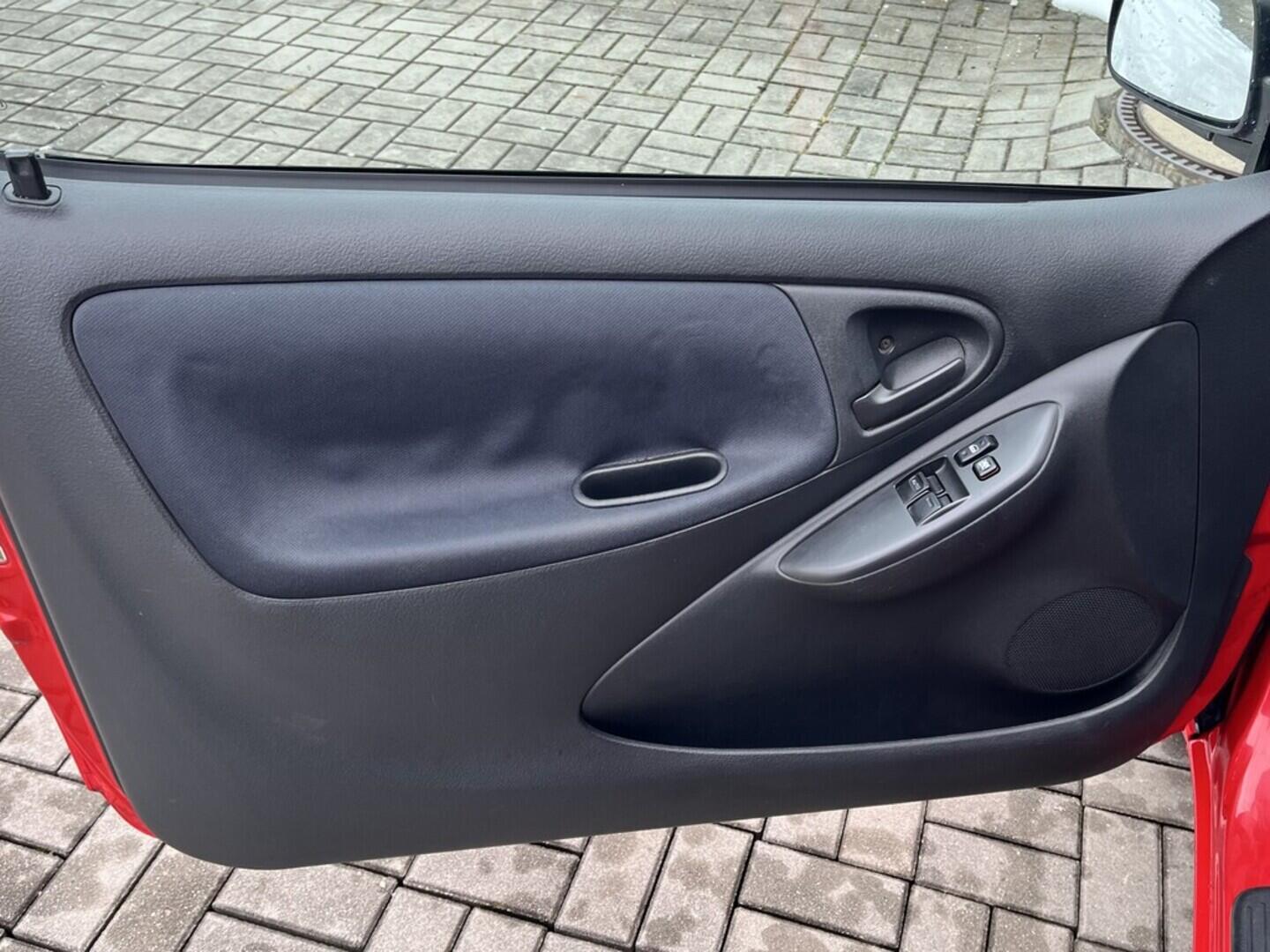 O119V07103_19.webp_YARIS  1.0 VVT-i 48 kW manuál