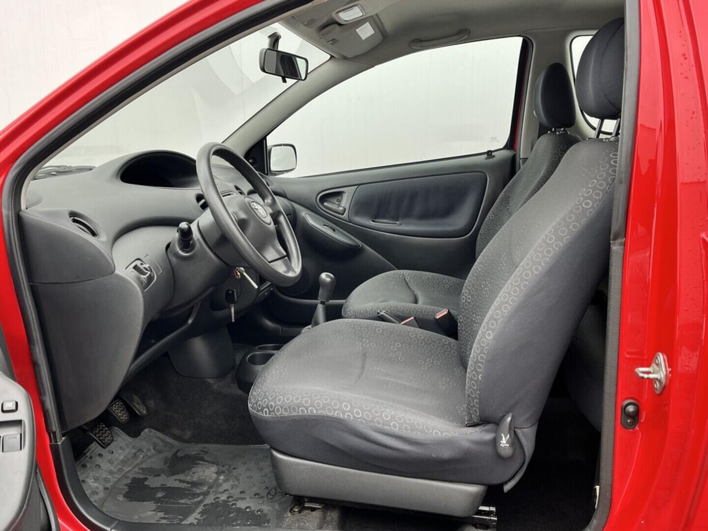 O119V07103_21.webp_YARIS  1.0 VVT-i 48 kW manuál