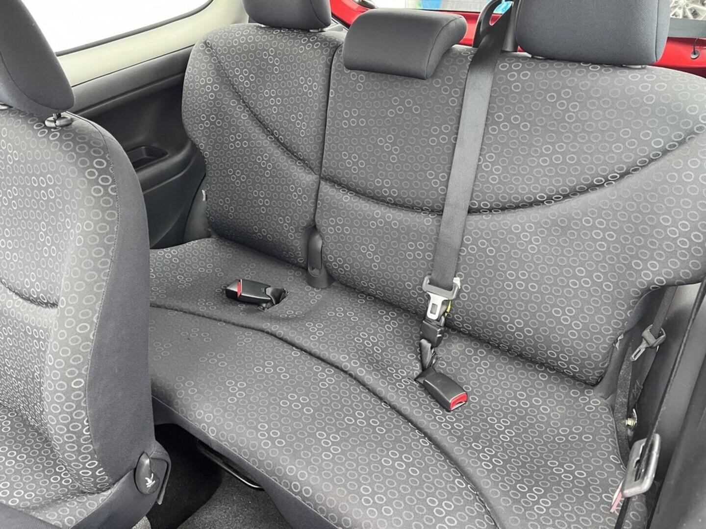 O119V07103_28.webp_YARIS  1.0 VVT-i 48 kW manuál