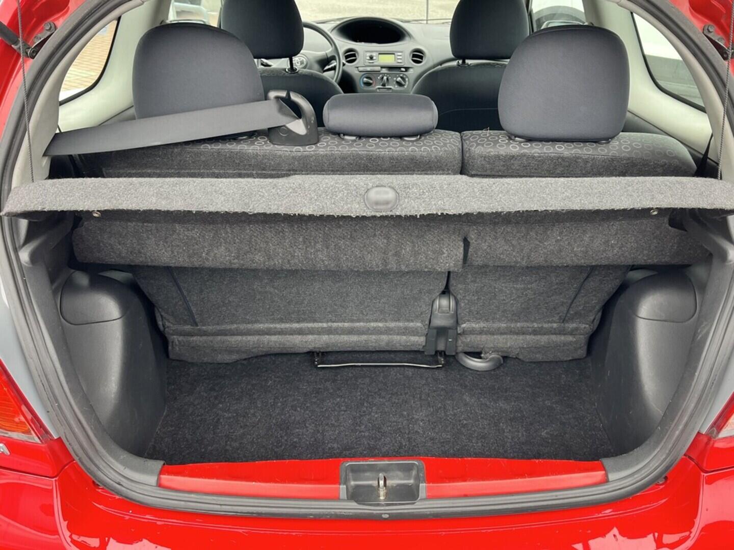 O119V07103_29.webp_YARIS  1.0 VVT-i 48 kW manuál