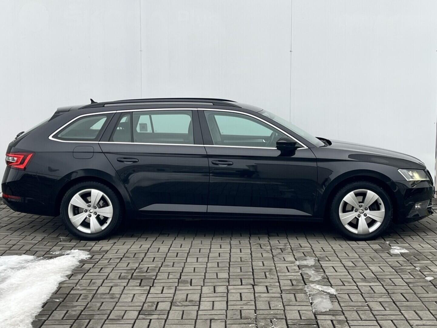 O119V07106_16.webp_SUPERB Style 2.0 TDI 110 kW manuál