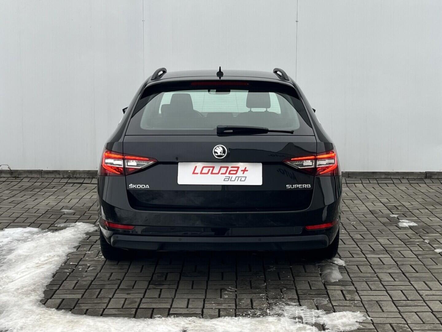 O119V07106_17.webp_SUPERB Style 2.0 TDI 110 kW manuál