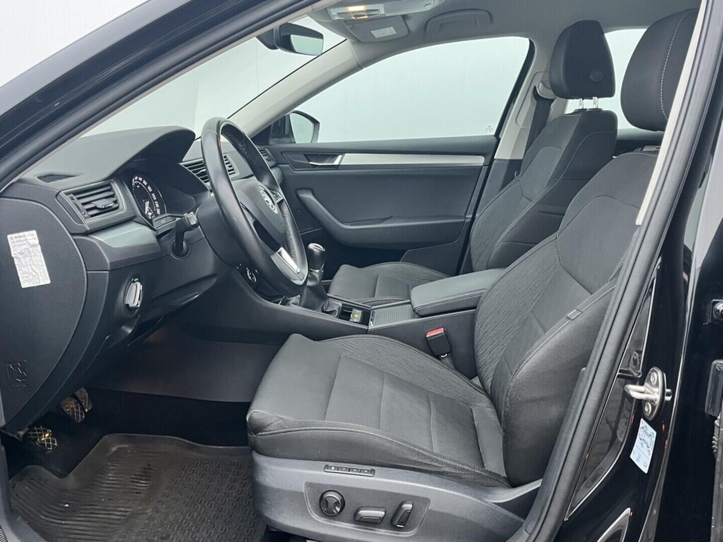 O119V07106_20.webp_SUPERB Style 2.0 TDI 110 kW manuál